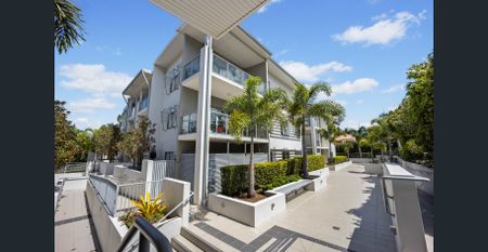 Modern, two bedroom, two bathroom two car-boutique apartments - Photo 3