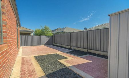 70 Moor Park Drive, Craigieburn, VIC 3064 - Photo 3