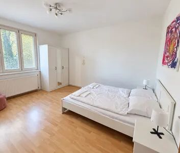Helle 2-Zimmer-Wohnung mit separater Küche und Loggia, Gartenmitbenutzung & Top-Lage - 1120 Wien (Nähe Hietzinger Bad) - Photo 3
