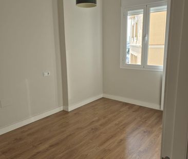 Alquiler piso Seminuevo en el Centro de Málaga! - Photo 2