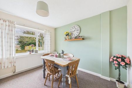 3 bedroom semi-detached house to rent - Photo 2