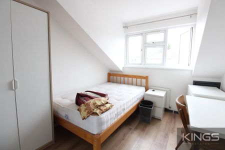 6 bedroom semi-detached house to rent - Photo 5