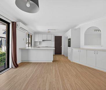 Conveniently located Winmalee home - Photo 6