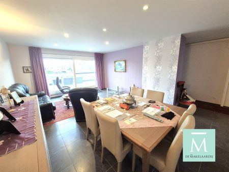 Appartement met 2 slaapkamers en zeer ruim terras - Photo 3