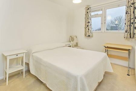 3 bedroom flat to rent - Photo 3