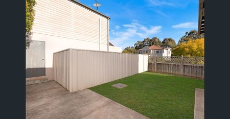 Stylish Living in Currans Hill - Photo 2