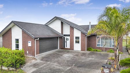 Modern four-bedroom home for rent in the popular Flagstaff area, featuring a master bedroom with a stylish ensuite, a modern kitchen with gas cooking and a pantry for extra storage, two spacious living areas with a cozy fireplace, a contemporary bathroom, and a double internal-access garage. - Photo 3