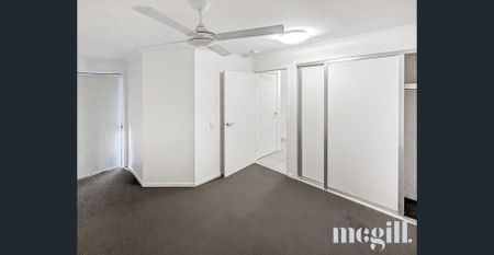 Contemporary living in central location - Photo 3