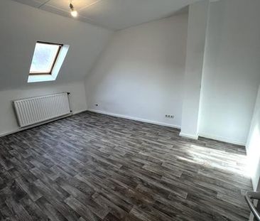 70 m² Dachgeschoss-Charme in zentraler Lage - Photo 1