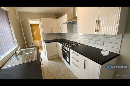 2 bedroom terraced house to rent - Photo 4
