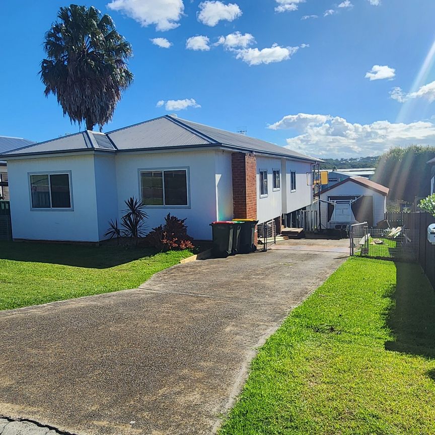 13 Deane Street, Belmont - Photo 2