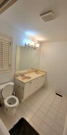 PROVATE ROOMS IN THE GTA FOR RENT: Student FemaIe ideal - Photo 1