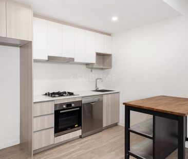 Modern Light Filled 1 Bedder + Study + Carspace - Photo 4