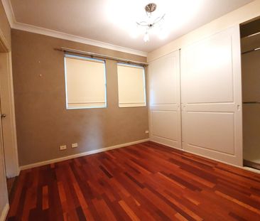 IMMACULATE TOWNHOUSE IN KINGSFORD - Photo 3