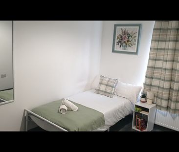 Room in a Shared House, Alpha Street, M6 - Photo 4