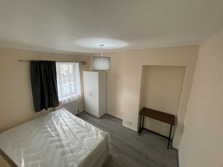 1 bedroom in a house share to rent - Photo 5