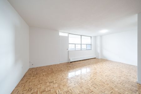 For Lease - 5 Glamorgan Avenue Unit# 313, Toronto, Ontario - Photo 3