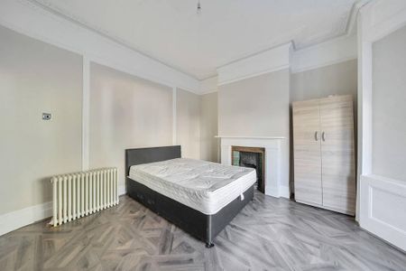 4 bedroom end of terrace house to rent - Photo 5