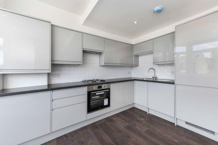 3 bedroom flat to rent - Photo 4