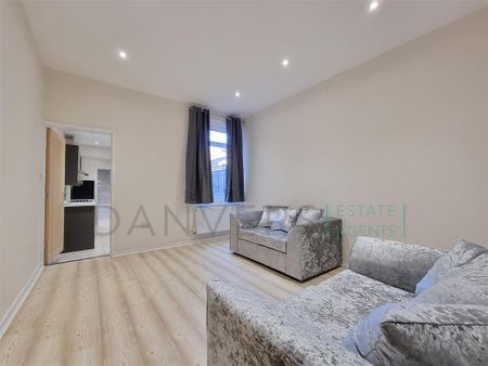 4 bedroom terraced house to rent - Photo 2