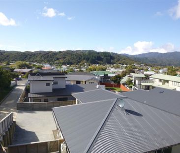 WAINUIOMATA LIVING - Photo 2