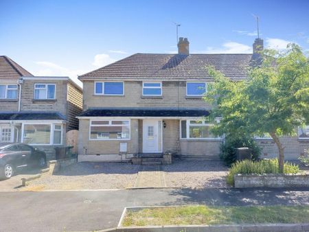 3 bedroom semi-detached house to rent - Photo 5