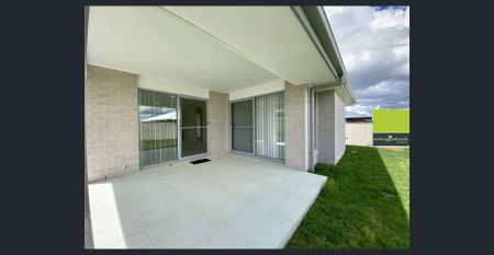 Spacious Family Home - Photo 5