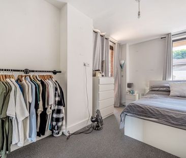 Catteshall Lane, Godalming - 1 bedroomProperty for lettings - Seymours - Photo 5