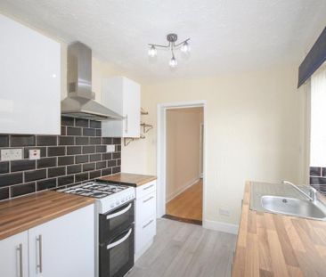 3 bedroom end of terrace house to rent - Photo 5