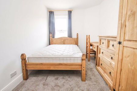 Sedgley Road, Winton - Photo 5