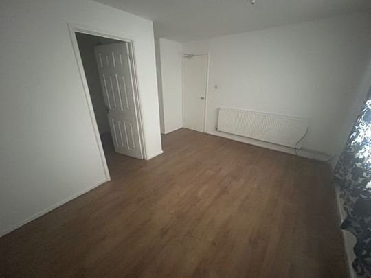 PETERBOROUGH - Photo 1