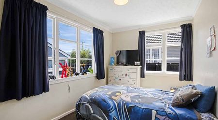 Family home in Burnside High Zone! - Photo 3