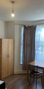 Room in a Shared House, Leslie Road, E11 - Photo 4