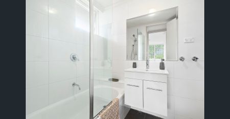 Spacious Sun-lit Living, Private Leafy Views - Photo 4