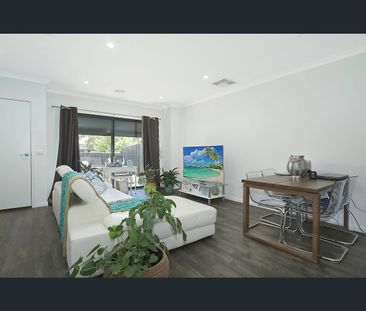 876 Frauenfelder Street, Albury, NSW 2640 - Photo 6