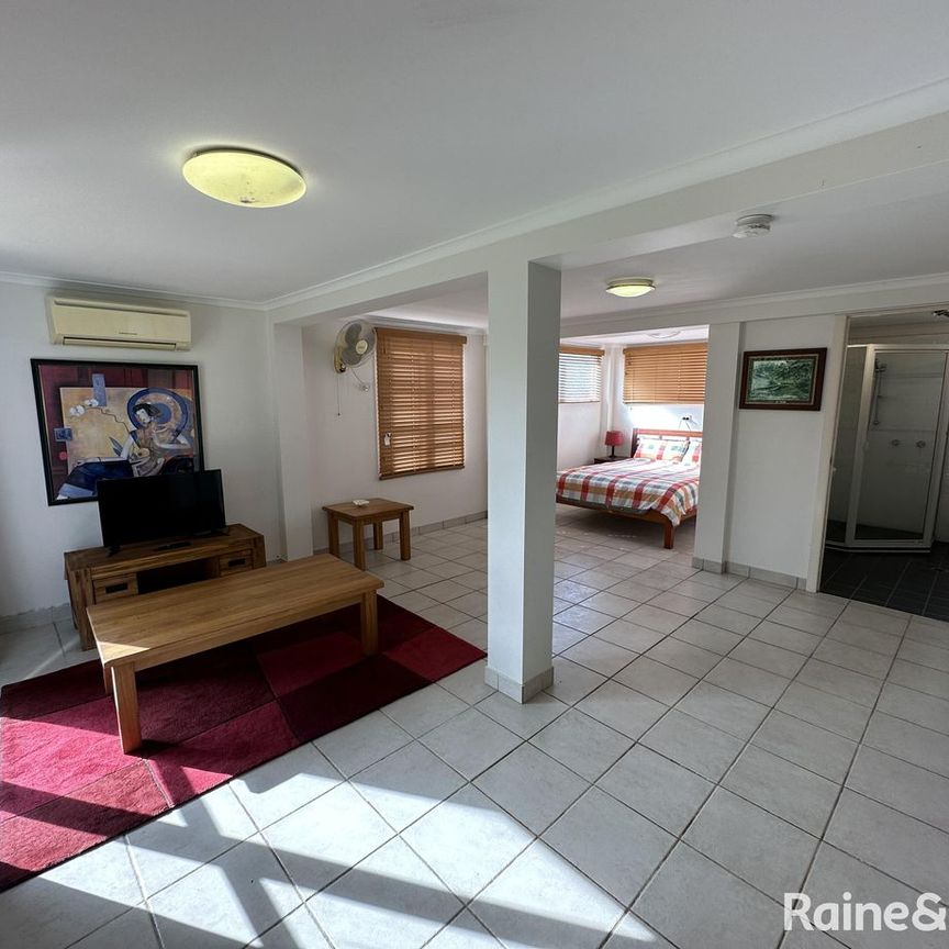 4 BEDROOM : 2 BATHROOM : FULLY FURNISHED : HOUSE - Photo 1