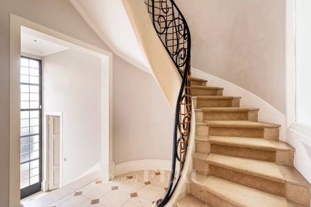 Location hôtel particulier, Neuilly-sur-Seine, 8 pièces, 268.86 m², ref 85956064 - Photo 3