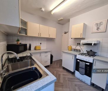 1 bedroom in a house share to rent - Photo 5