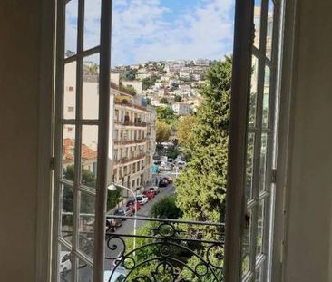 F1 Meublé Entièrement Rénové avec Mezzanine à Nice - Photo 5