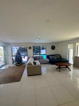 Broadbeach Waters - Photo 1