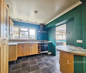 3 bedroom bungalow to rent - Photo 4