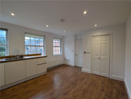 Wonderfully light 2 bedroom apartment in converted period building which has been finished to a high standard. Within a short walk of the High Street, Winchester train station and close to the University and hospital. - Photo 5