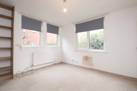 4 bedroom detached house to rent - Photo 3