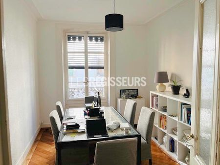 Bel appartement situé dans un quartier animé - Foto 2