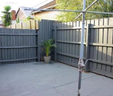 APPLICATION APPROVED - Brilliantly Located 2 Bedroom Home. - Photo 2