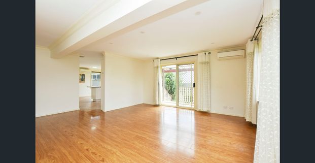 Modern Family Residence in the heart of Eastwood with low maintenance - Photo 1