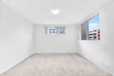 Spacious 2-Bed Apartment in Prime Location Near Parramatta River - Photo 3