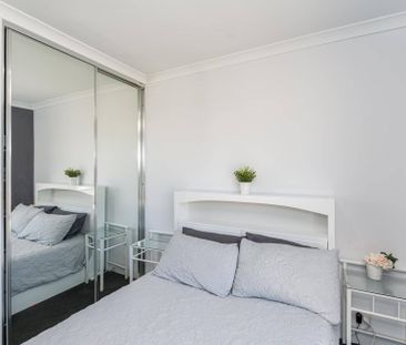 Modern Family Haven - Photo 5