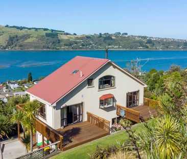 Stylish Family Home - Photo 2