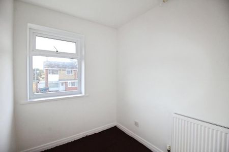 3 bedroom semi-detached house to rent - Photo 3